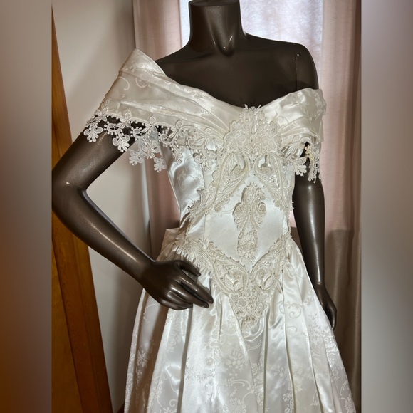 Jessica McClintock Cream Off-Shoulder High Low Dress - Picture 2 of 6